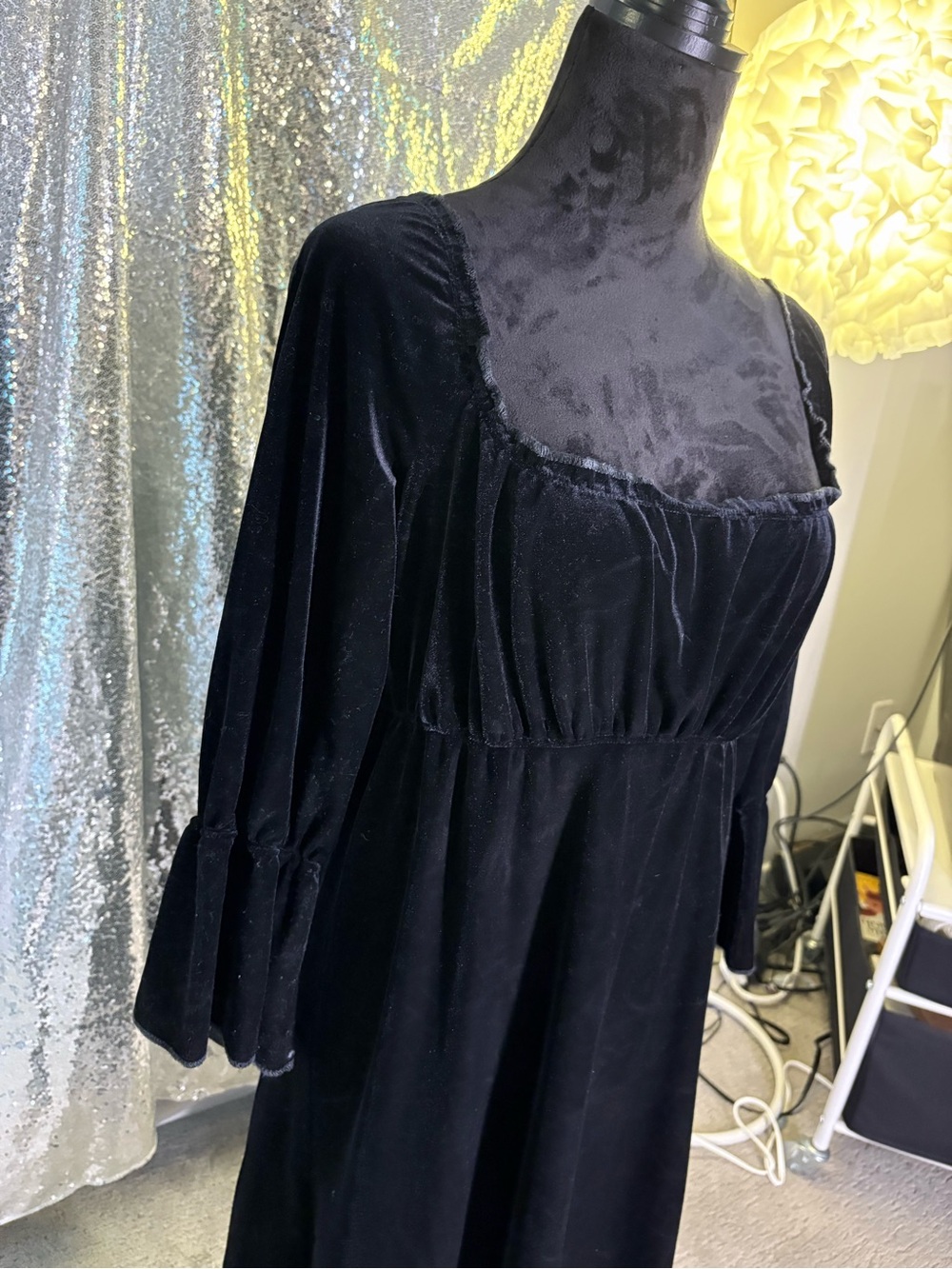 Velvet Gothic Maxi Dress ๐ค - Picture 4 of 5